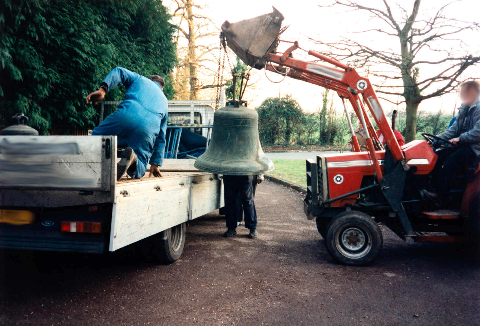 Moving Binfield church bell, 1990s ref. D/P18/8A/25/13