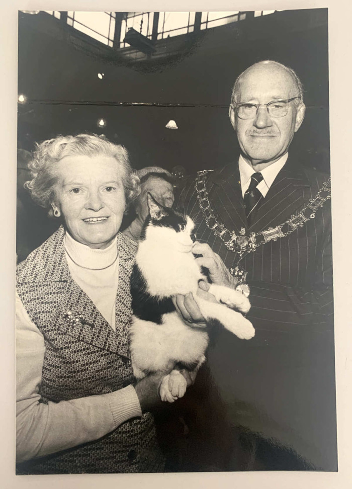 Elderly woman holding a cat standing next to an elderly man who was Mayor of Reading c.1979 ref. D/EX2966/3/35