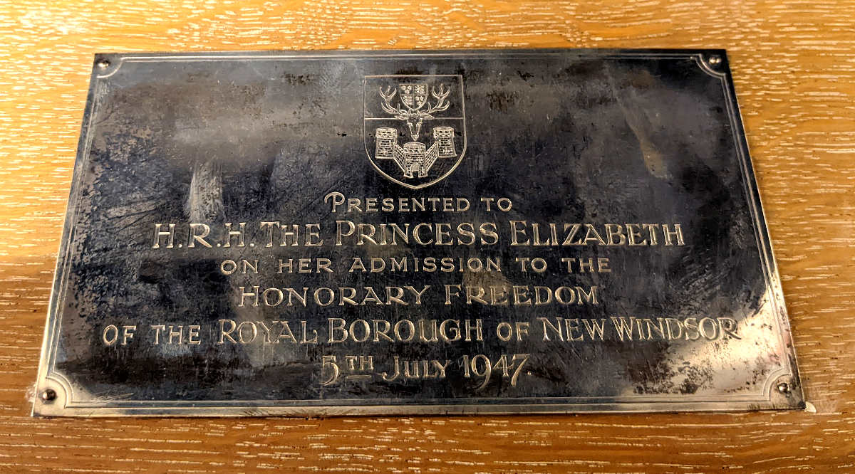 Plaque reads 1Presented to HRH The Princess Elizabeth on her admission to the Honorary Freedom of the Royal Borough of New Windsor 5th July 1947' ref. WI/RF2/5
